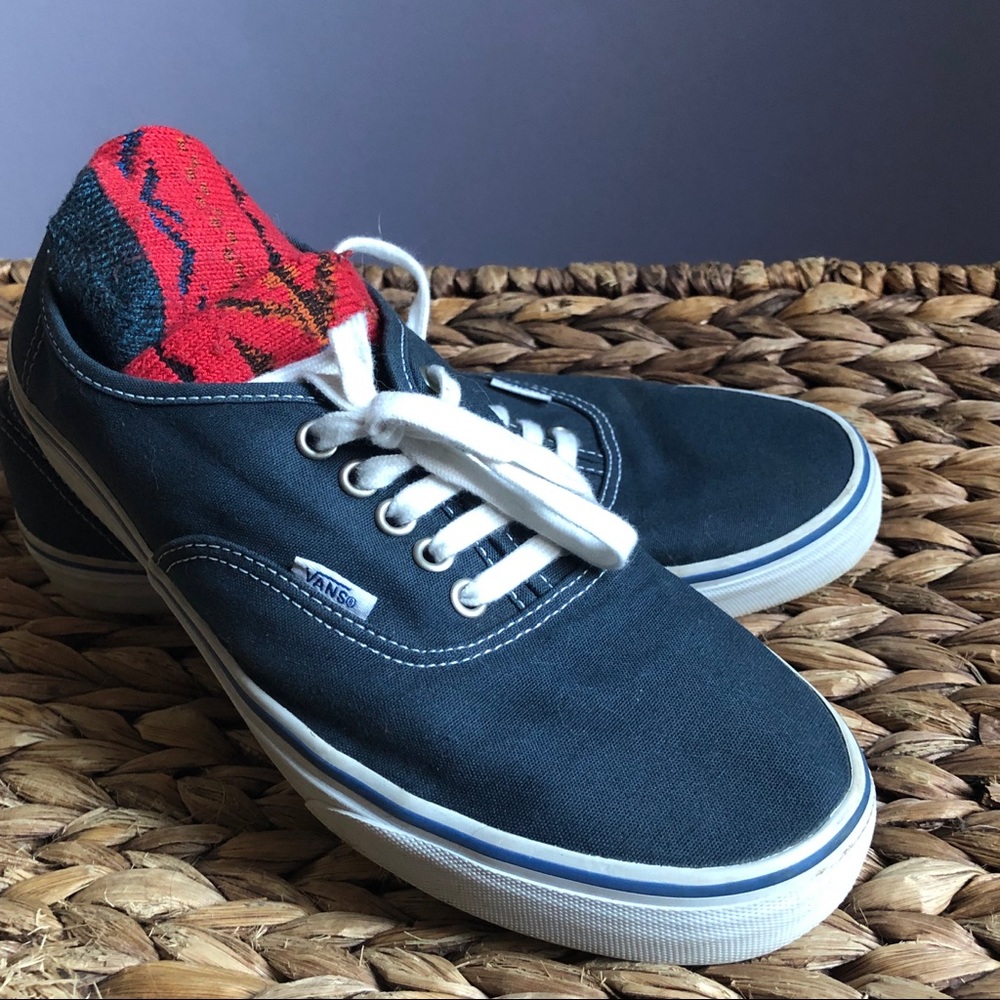 Vans. Men’s 9.5/Women’s 11.